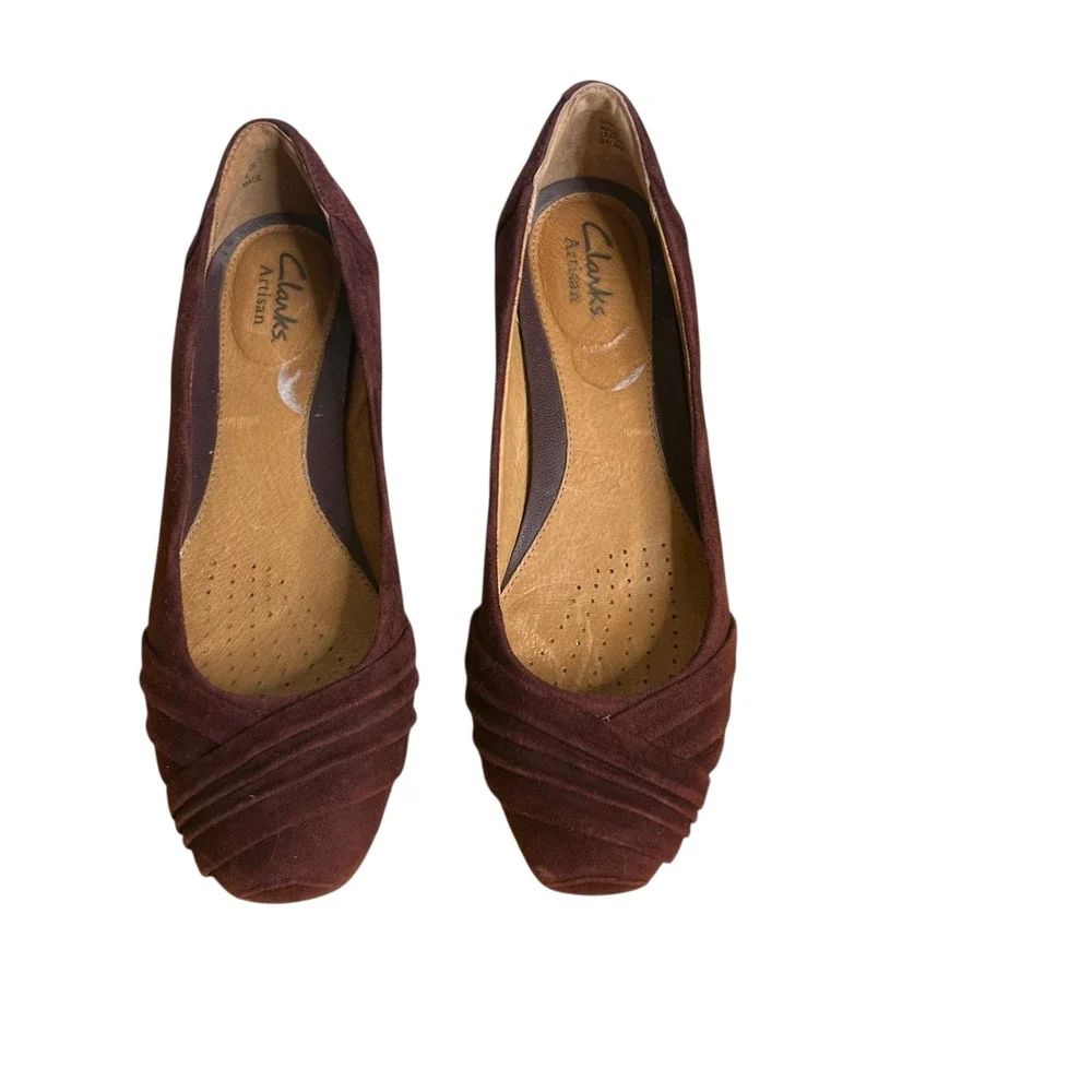 Clarks Artisan Burgundy Suede Pleated Ballet Flats Womens Size 6M Comfort Casual